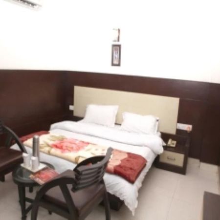 Hotel Pahwa International New Delhi Exterior photo